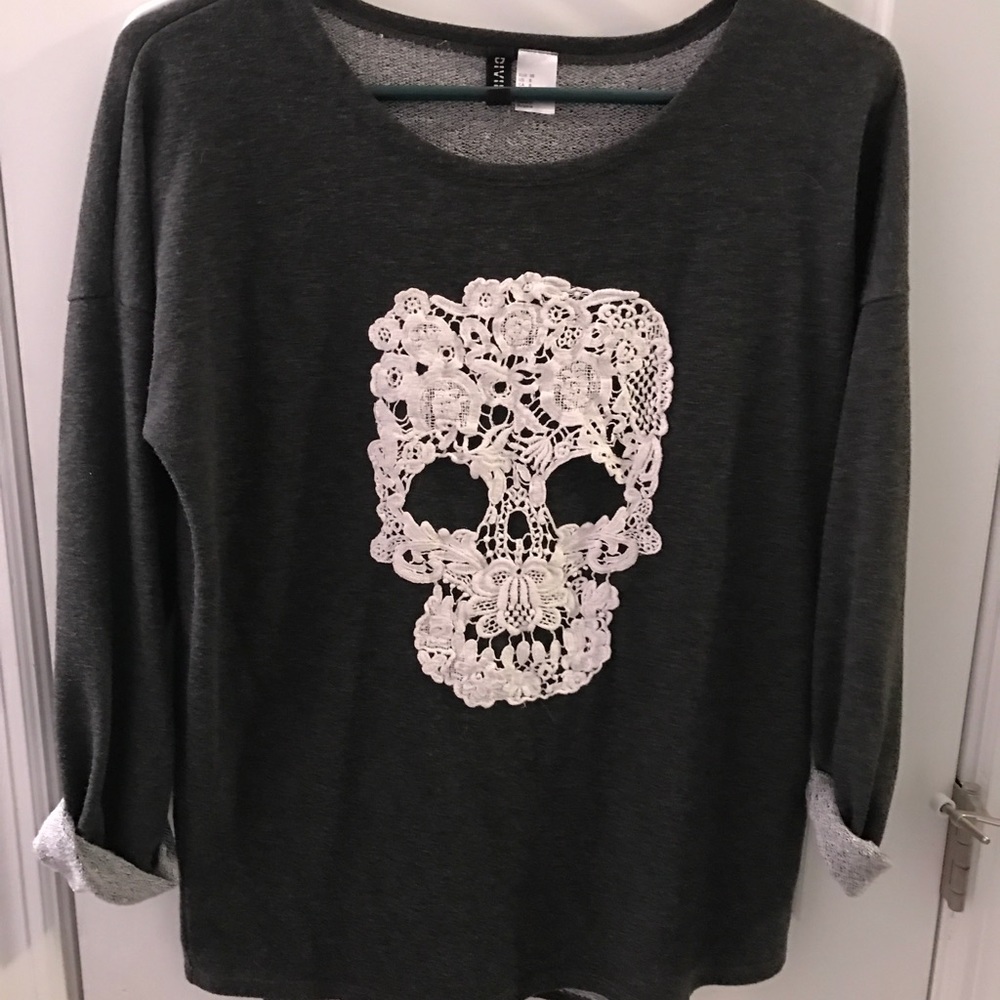 3/4 sleeve skull sweater