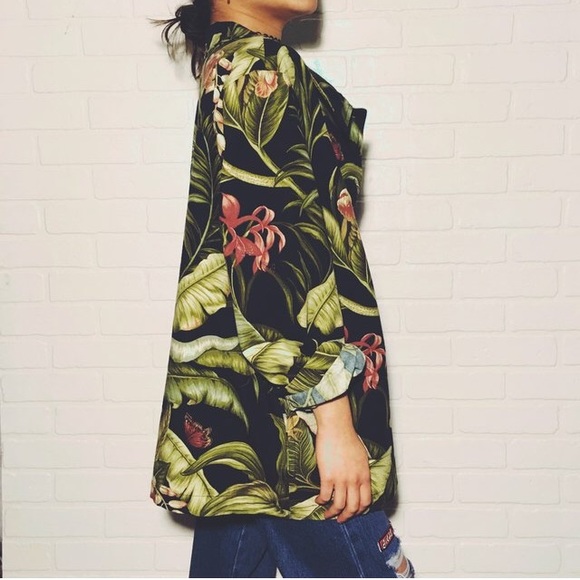 🚫SOLD🚫💲FLASH SALE 🆕 Paradise Jacket - Picture 3 of 4