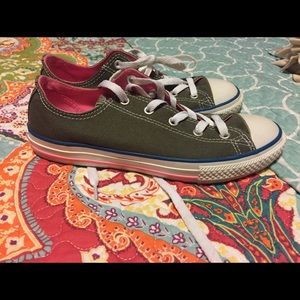 Youth size 4 Converse never wore