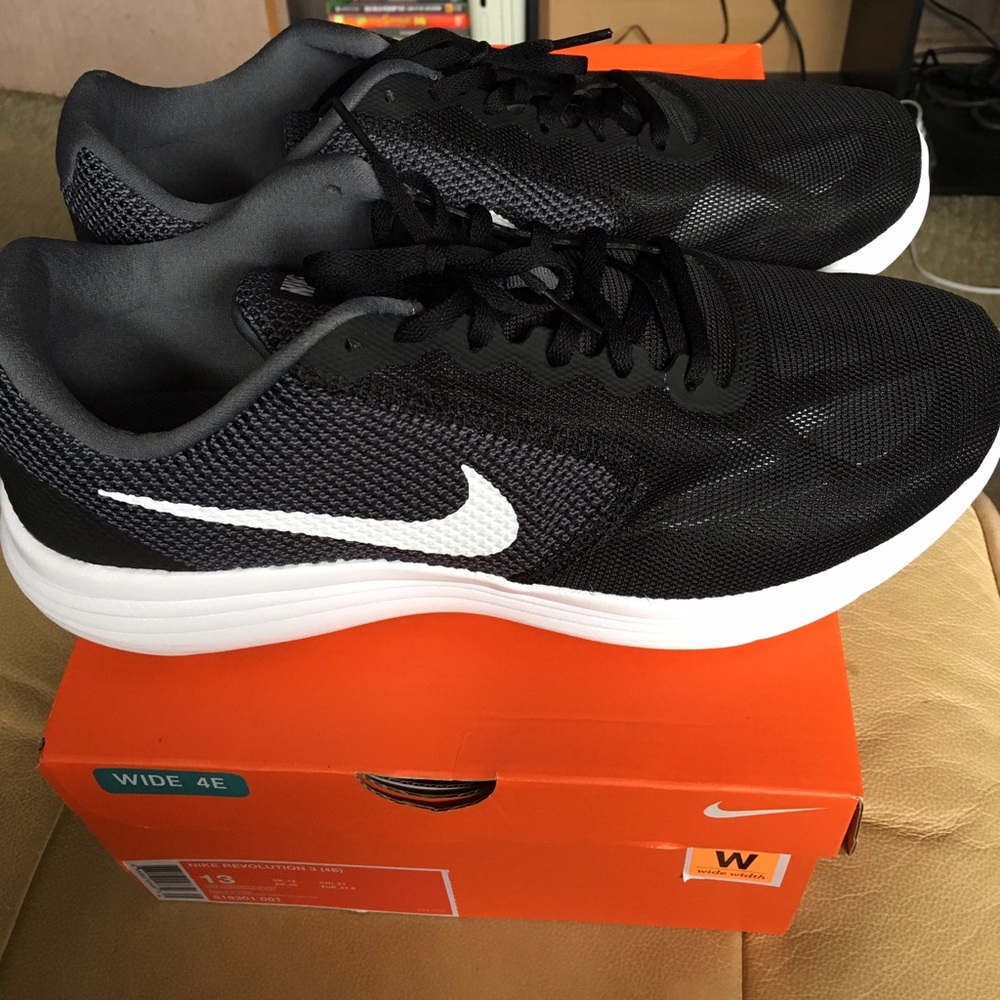 Nike revolution 3