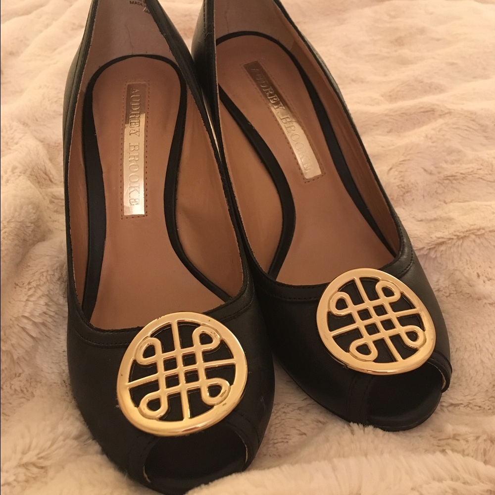 NWOT Audrey Brooke Wedges