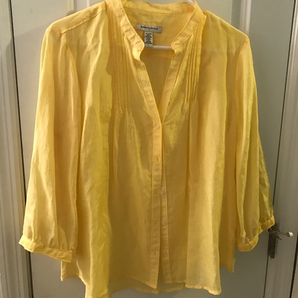 Banana republic silk blend.. never worn