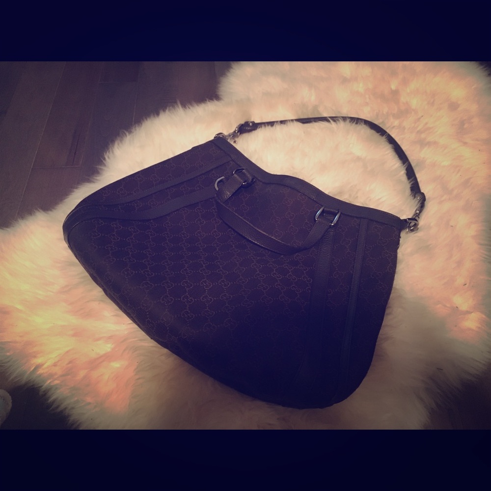 Gucci canvas and leather bag!