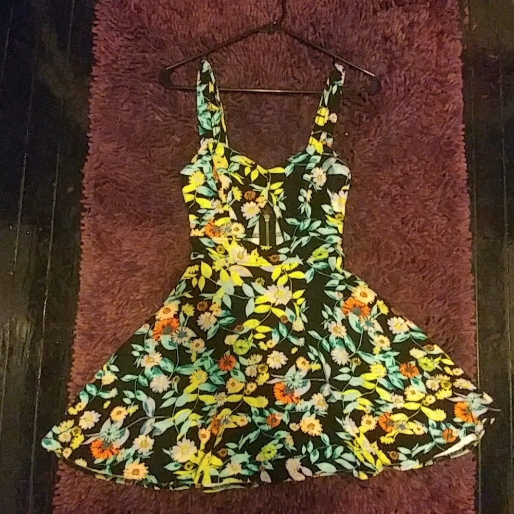 Casual. Fun. Flirty. Volcom Floral Keyhole Dress