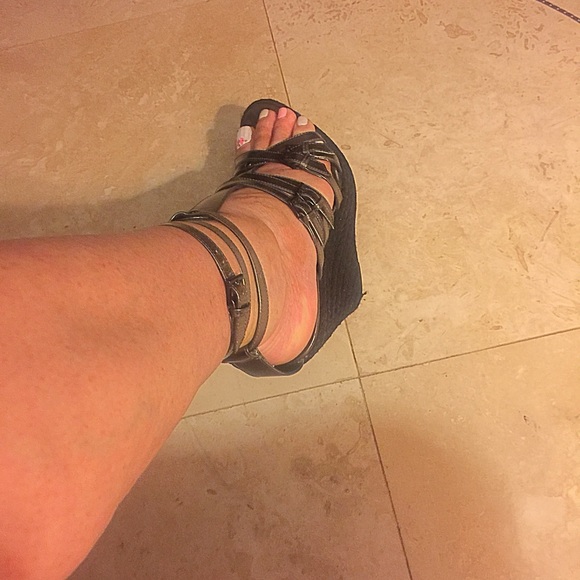 AUTHENTIC BURBERRY Raffia Wedge - Picture 3 of 6