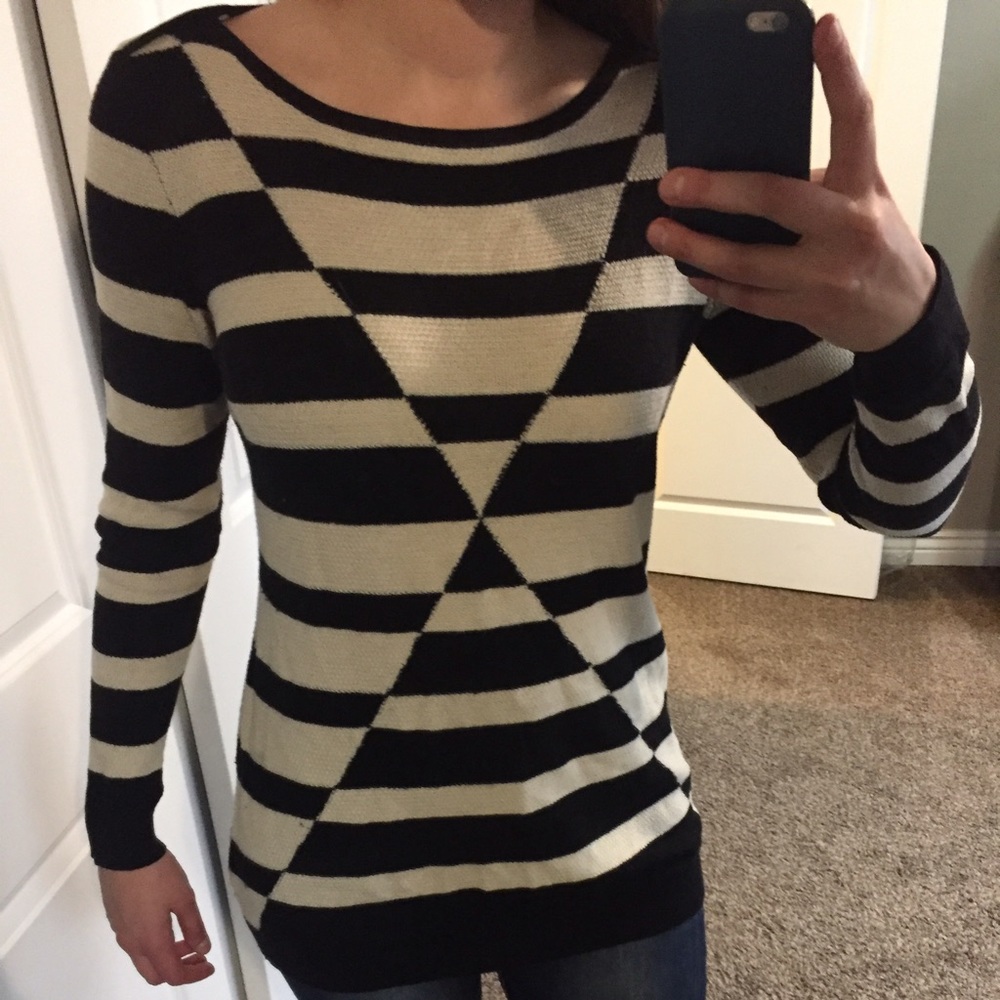 Lose sweater/tunic, geometric pattern
