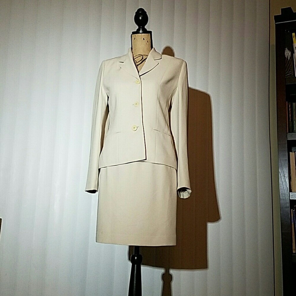 NWOT Womens  suit