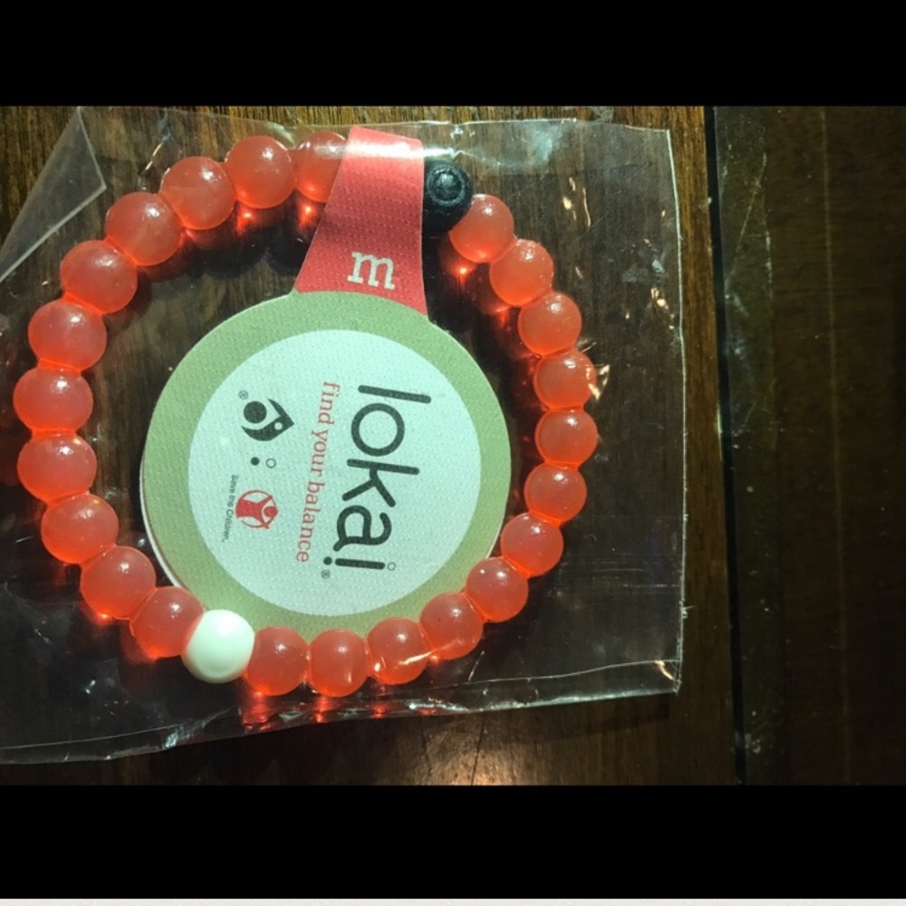 Red medium Lokai