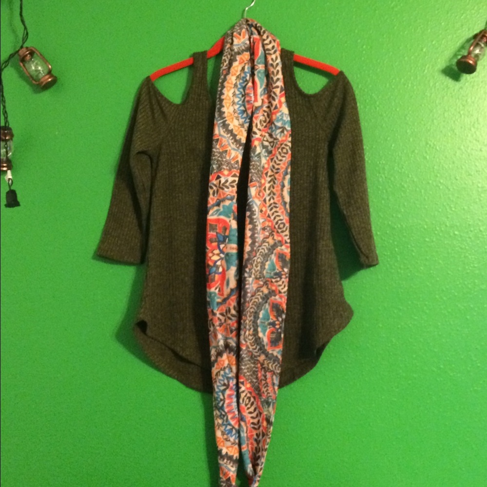 Quarter Sleeve Forrest Green Top with scarf