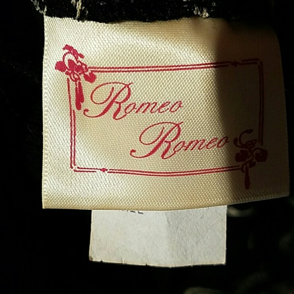 Cute skirt ruffles, floral with liner - Picture 4 of 4