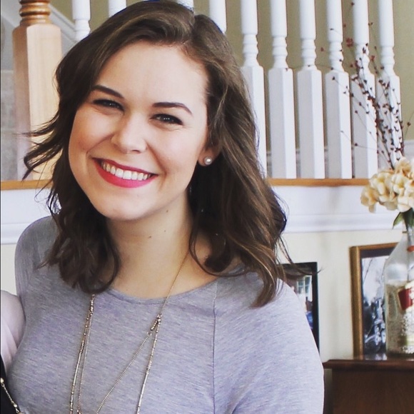 Meet your Posher, Elisabeth - Picture 1 of 4