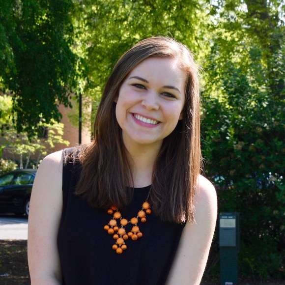 Meet your Posher, Elisabeth - Picture 2 of 4