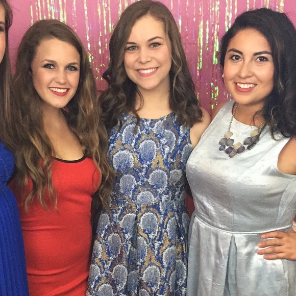 Meet your Posher, Elisabeth - Picture 3 of 4