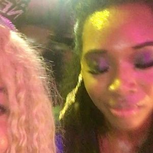 Meet your Posher, Cassandra