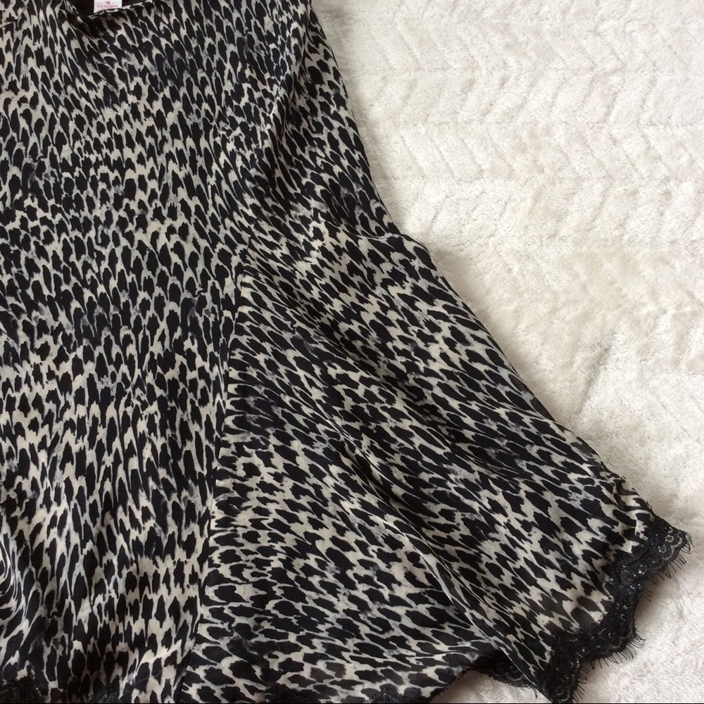 Flowy Black and Cream Printed Skirt with Lace. - Picture 3 of 8
