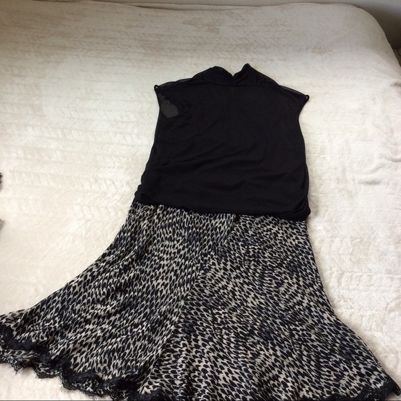 Flowy Black and Cream Printed Skirt with Lace. - Picture 2 of 8