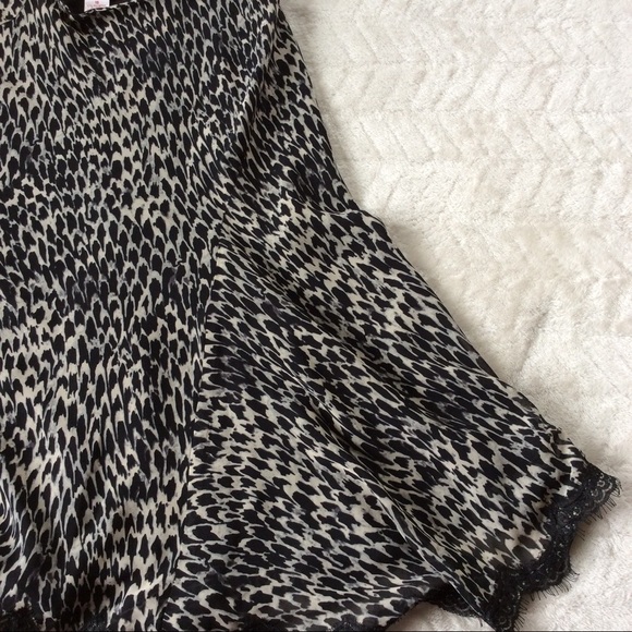 Flowy Black and Cream Printed Skirt with Lace. - Picture 3 of 8