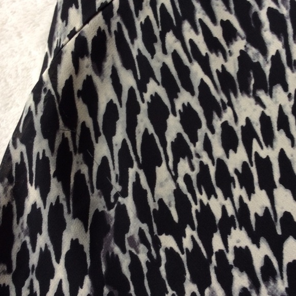 Flowy Black and Cream Printed Skirt with Lace. - Picture 6 of 8