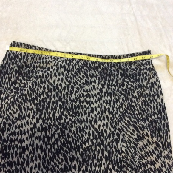 Flowy Black and Cream Printed Skirt with Lace. - Picture 5 of 8