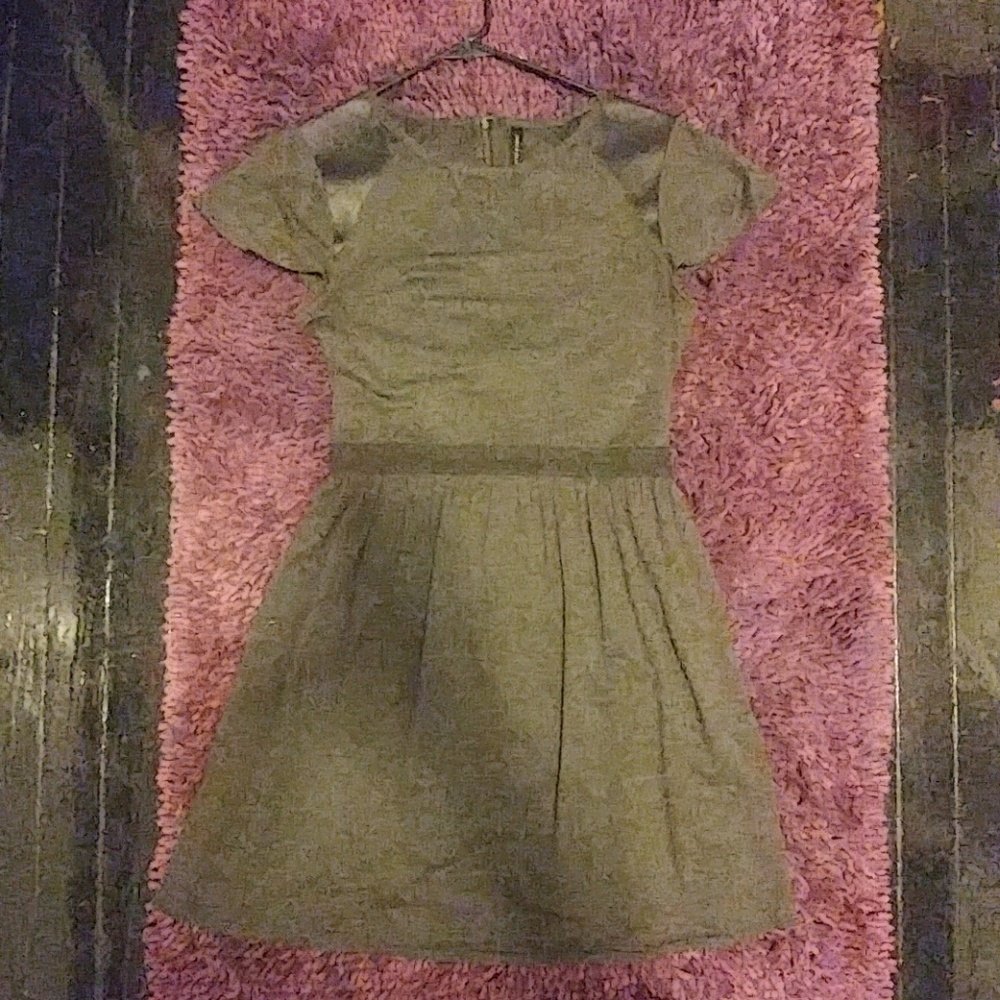 Cute and comfy Capsleeve. A line dress.