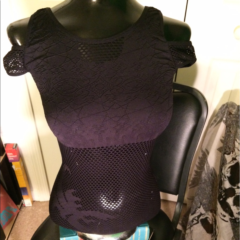 Fishnet layering top keyhole shoulders