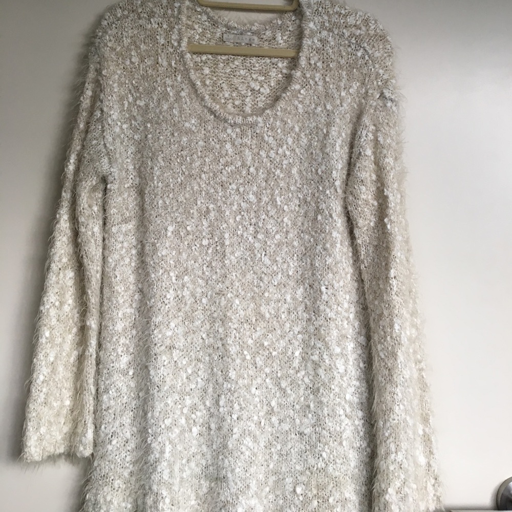 Hinge Cream "Eyelash" Scoop-neck Sweater