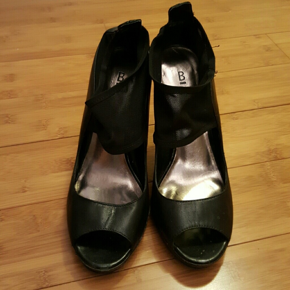 Black heels with mesh