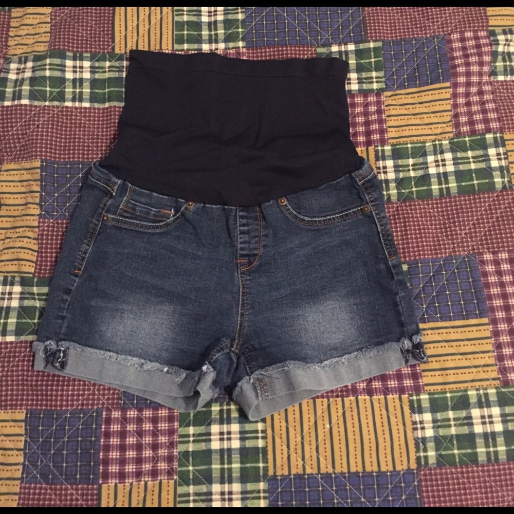 Maternity shorts