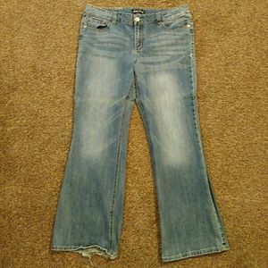 l.e.i "Sophia" Hipster Flare Jeans