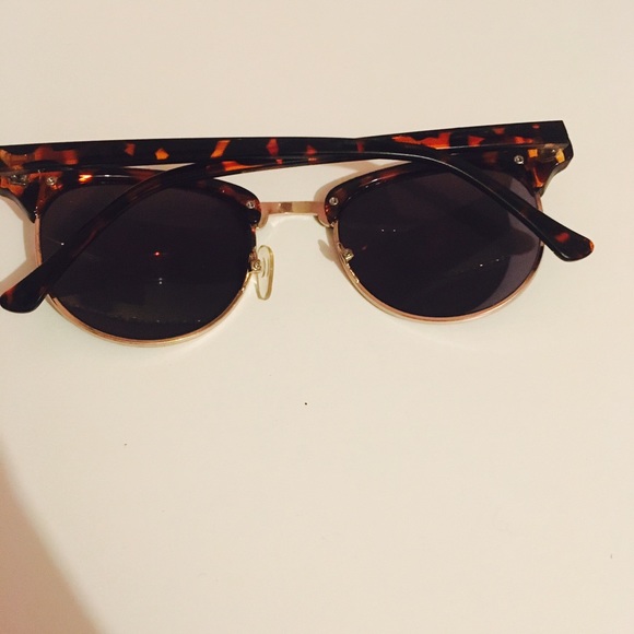 Leapord Sunglasses - Picture 3 of 3