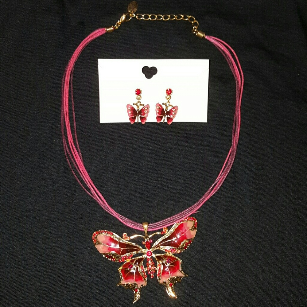 Beautiful butterfly earrings and necklace set