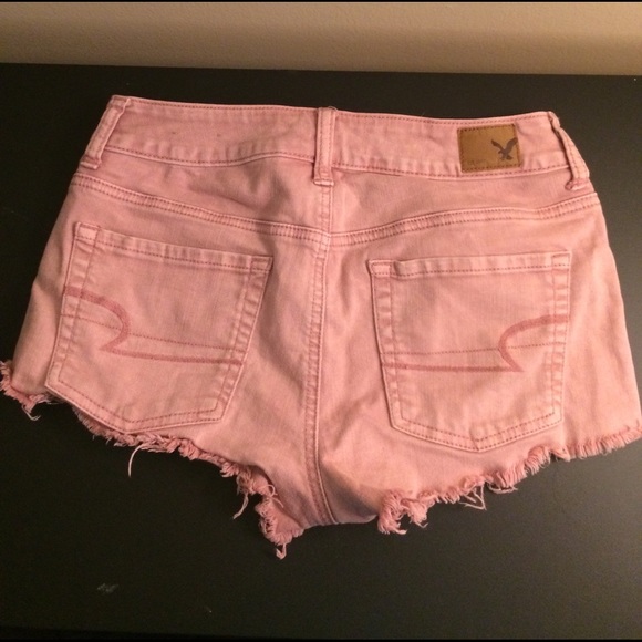 Washed out pink vintage high waisted denim shorts - Picture 2 of 3