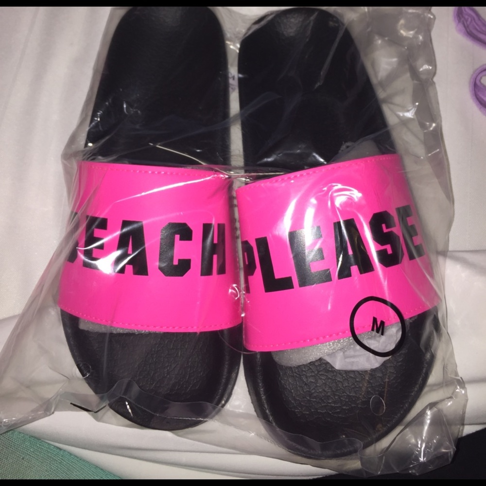 NWT VS PINK Sandle Slides!