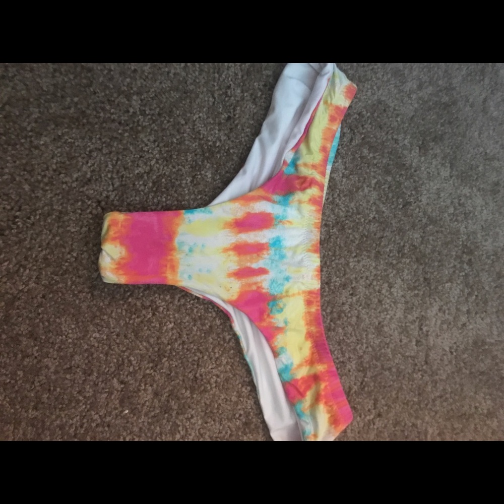 Volcom tie dye scrunch bottoms