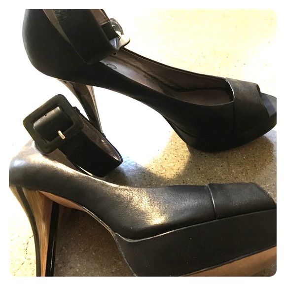 Peep Toe Tortoise Shell Detailed Heels - Picture 3 of 3