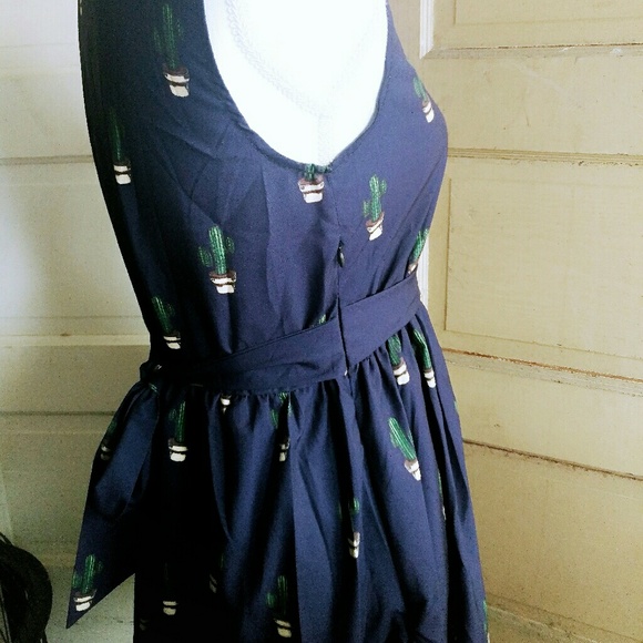 ❗️1 LEFT❗️Vintage Cactus Print Dress in Navy - Picture 4 of 4