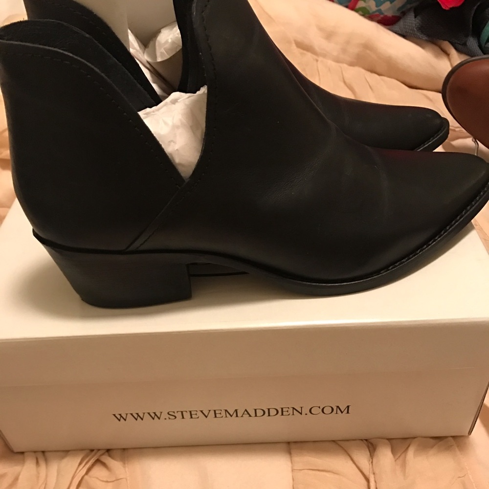 BRAND NEW Steve Madden- Austin Bootie- Black