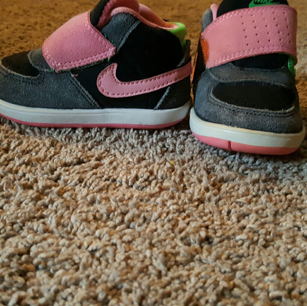 BABY GIRL NIKE SHOES!
