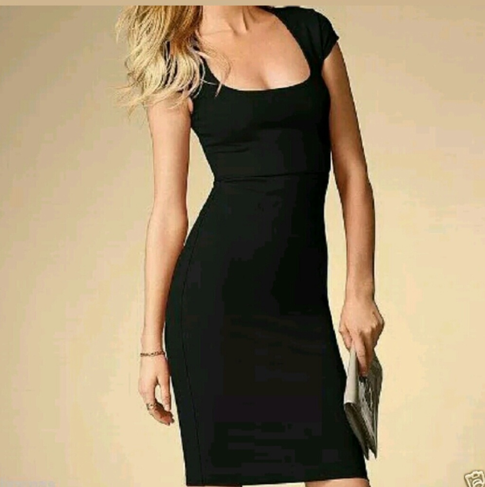 Victoria's Secret


SIZE 2


PONTE SHIFT DRESS