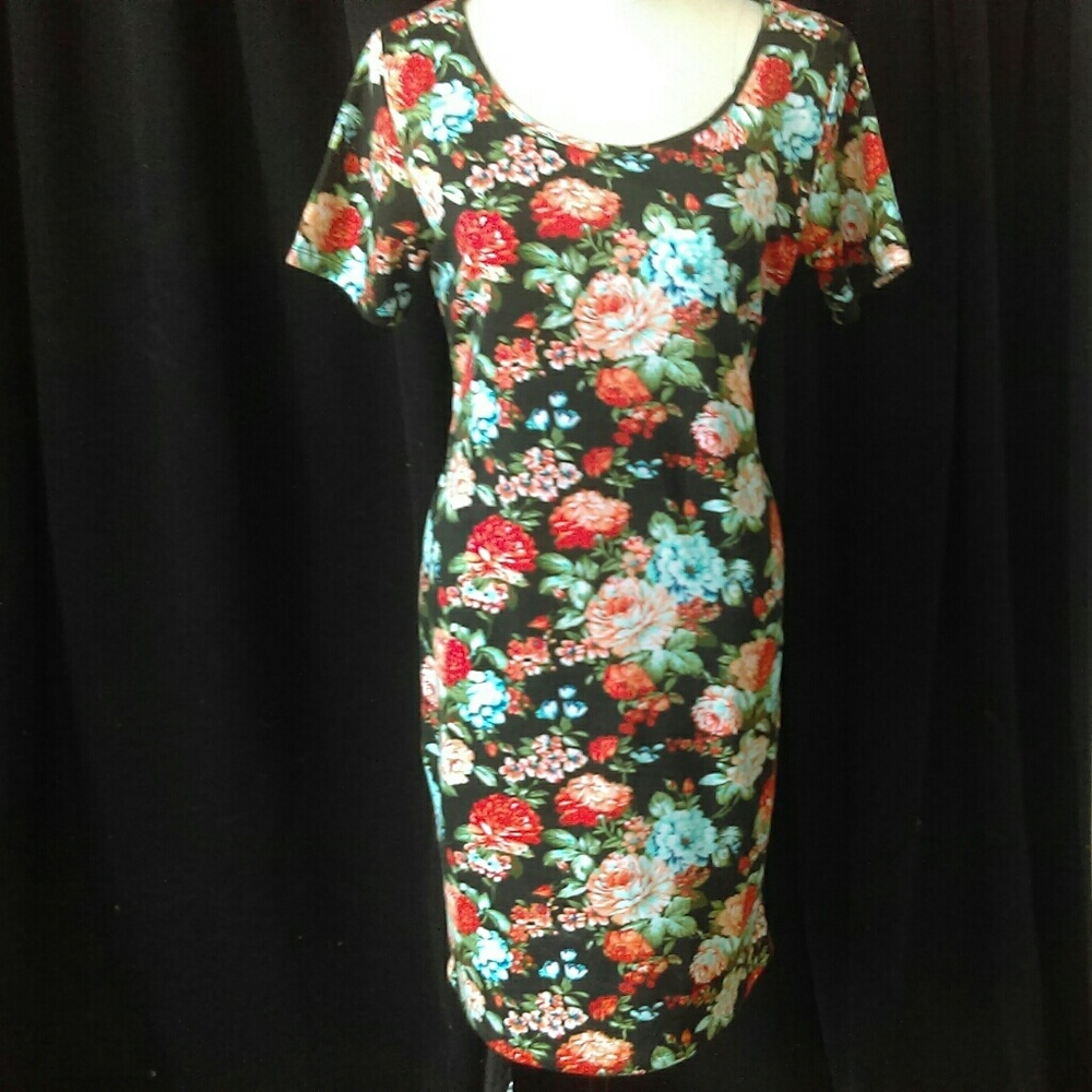 *Host Pick* Garden of Roses Floral midi dress