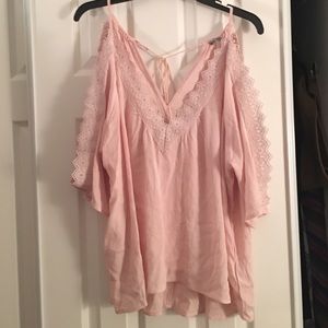 Light pink blouse with lace and slit sleeves!