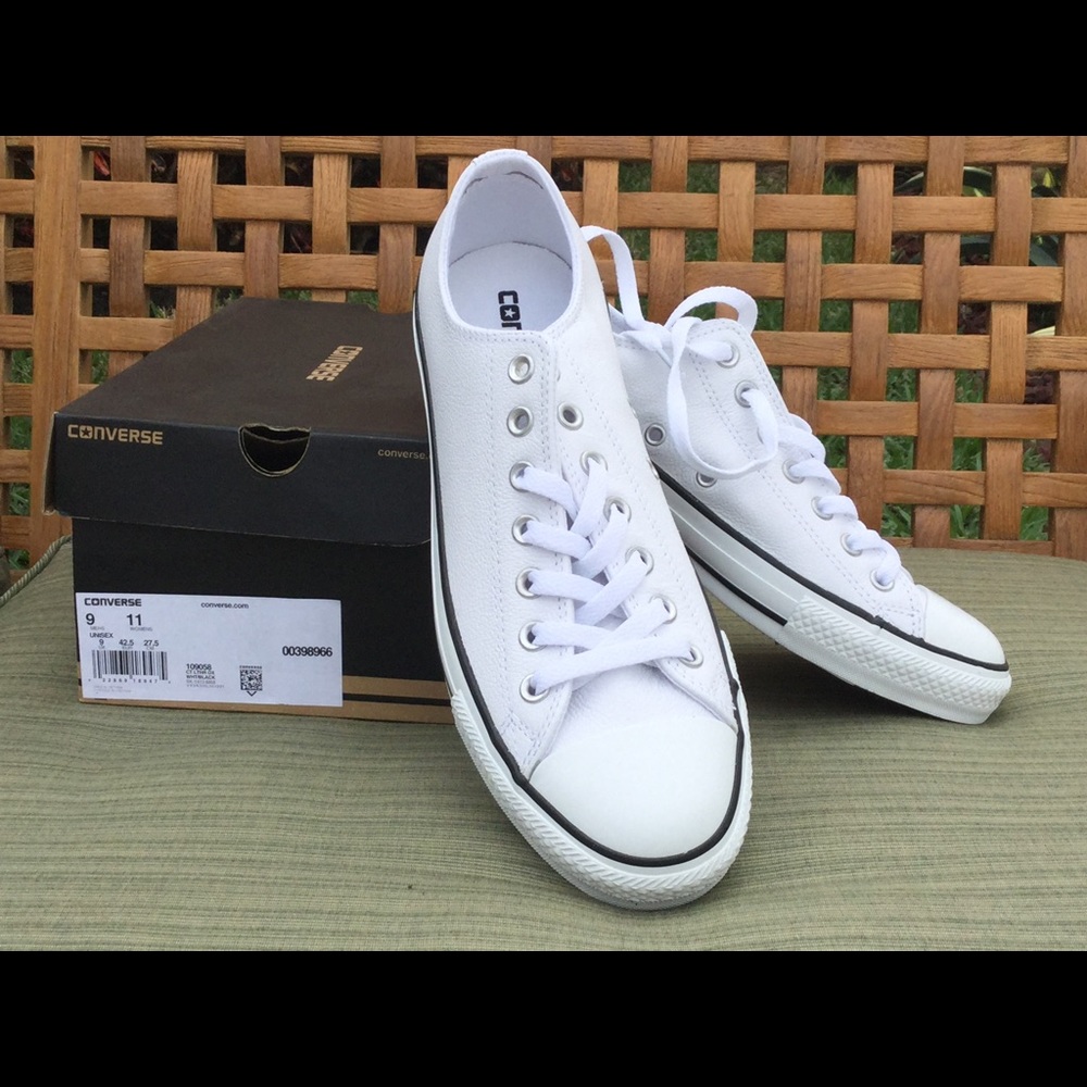 Men's Converse leather sneakers, nwt, size 9