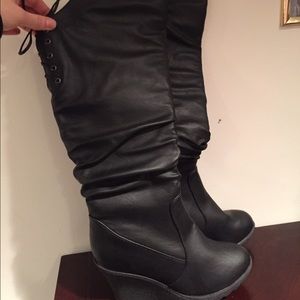 NEW BLACK WEDGE BOOTS 7