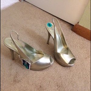 Size 8 guess gold peep toe pumps