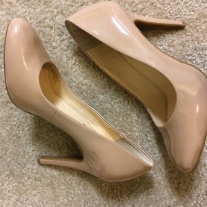 Patent leather Jessica Simpson pumps