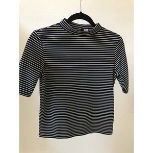 Stripped turtle neck