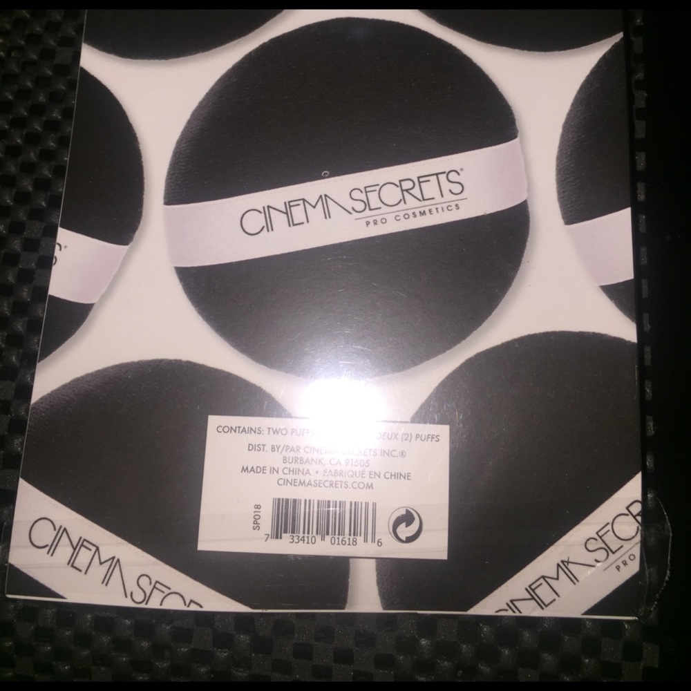 Cinema Secrets Powder Puffs 😊 - Picture 4 of 4