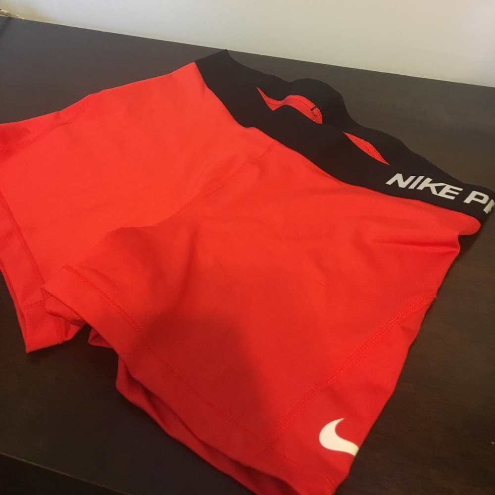 NIKE PRO DRIFIT SHORTS