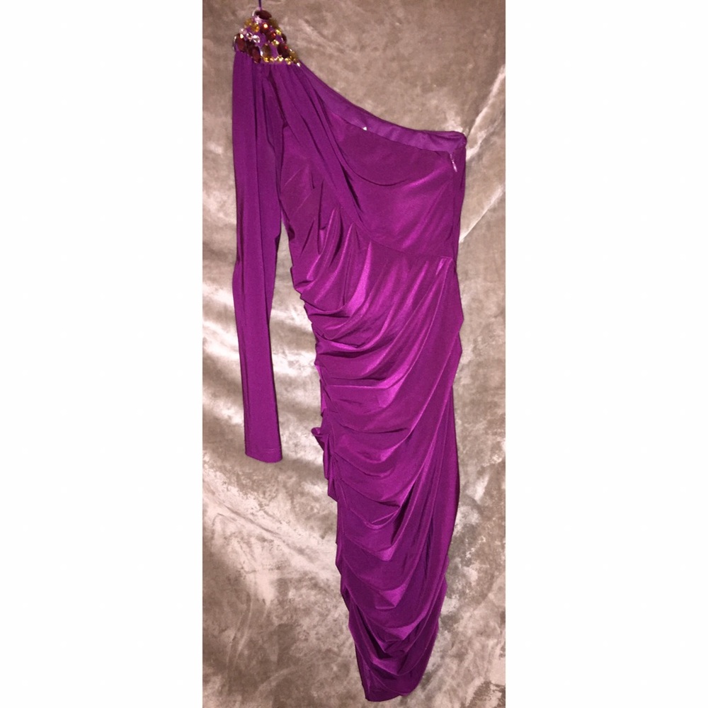 Cache one sleeve plum color dress