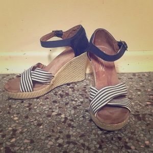 TOMS STRAPPY WEDGE Size 7